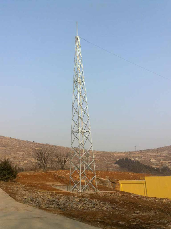 避雷针塔通常安装在什么区域？